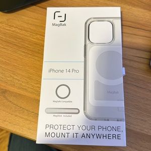Magbak iPhone 14 Pro phone case